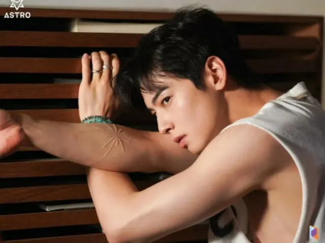 ASTRO's Cha EUN WOO reveals a new side of himself that has never been seen before... 2nd mini album jacket photoshoot