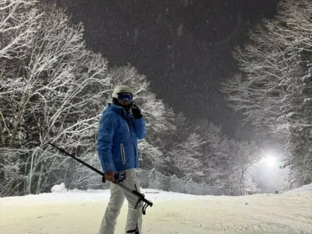 Jang Keun Suk shoots a video on one-handed skiing... His skills rival those of a pro! (Video included)