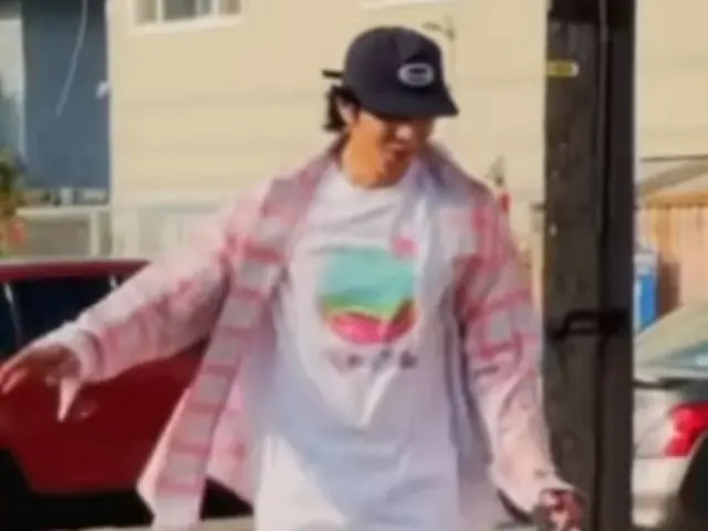 Choi Jeong Hyup looks like a boy on a skateboard... His refreshing smile is amazing (video included)
