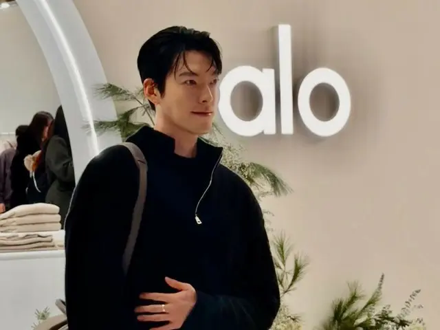 Actor Kim Woo Bin reveals his daily life... "warm and cozy visual" in all black fashion